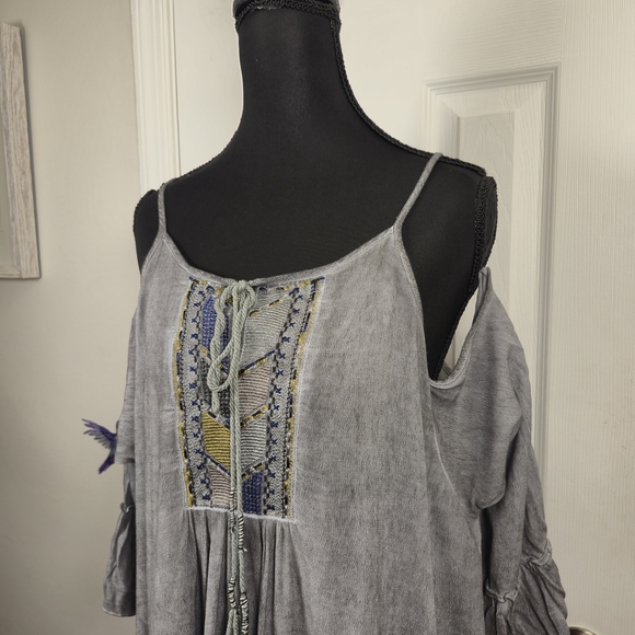 POL Cold Shoulder Boho Embroidered Tunic Top Small - Picture 2 of 6